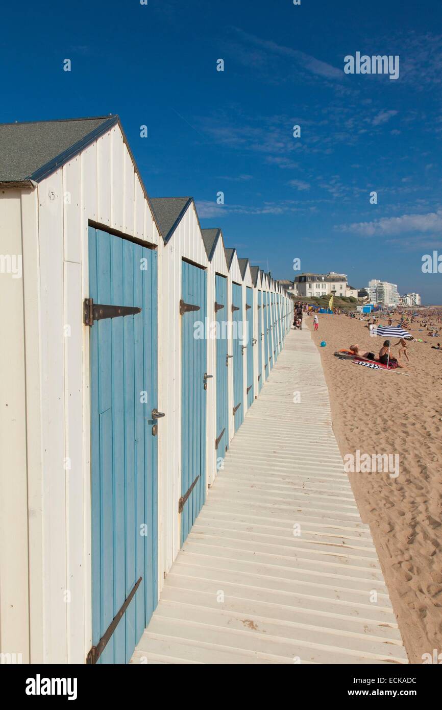 Frankreich, Vendee, Saint Gilles Croix de Vie, Strandhütten am Hauptstrand Stockfoto