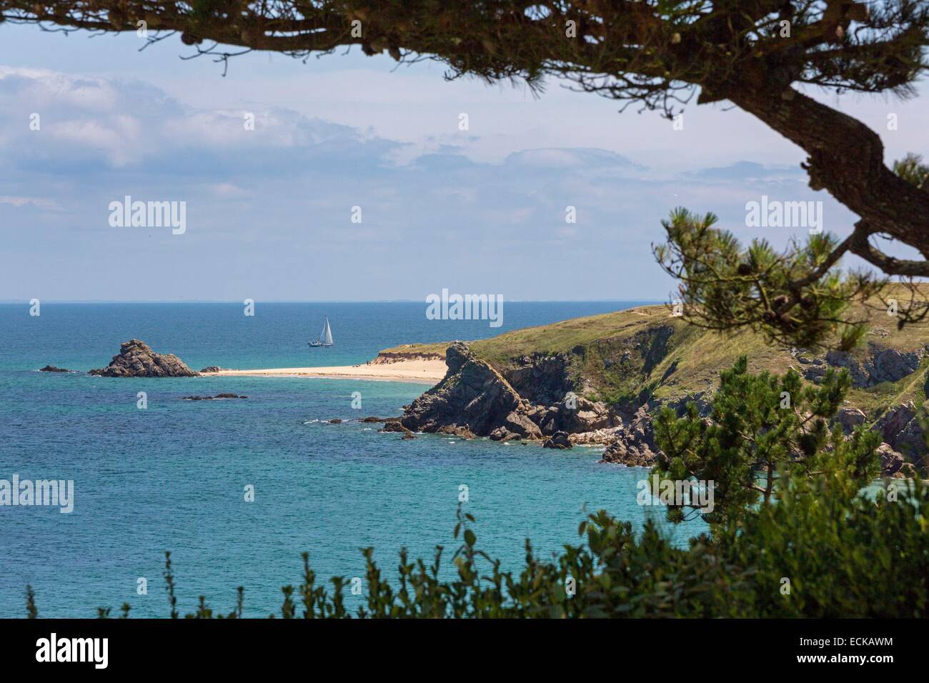 Frankreich, Morbihan, der Golf von Morbihan, Ponant-Inseln, die Insel Houat, Meer aus dem Dorf anzeigen Stockfoto