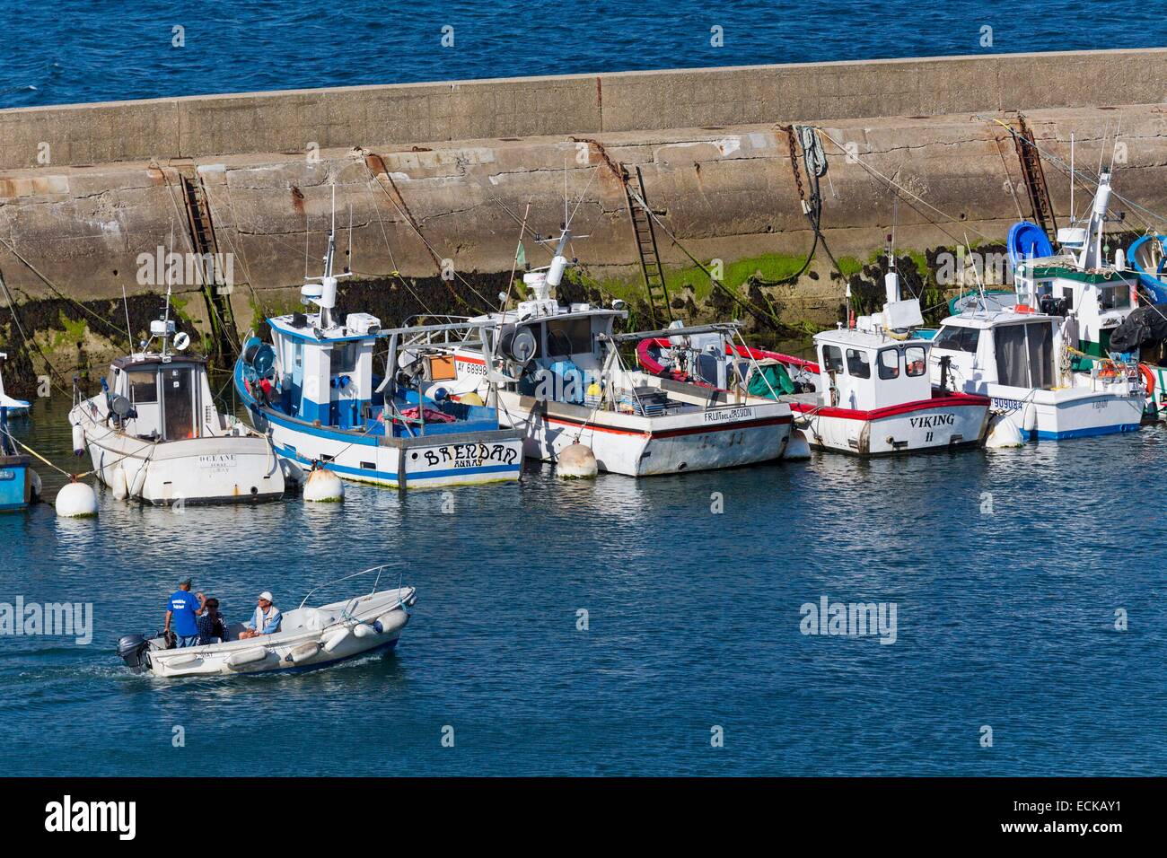 Frankreich, Morbihan, der Golf von Morbihan, Ponant-Inseln, die Insel Houat, Hafen, Angelboote/Fischerboote und Sportboote Stockfoto