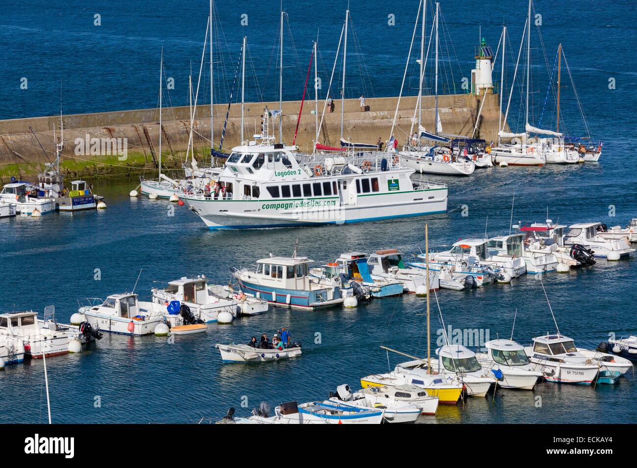 Frankreich, Morbihan, der Golf von Morbihan, Ponant-Inseln, die Insel Houat, Hafen, Angelboote/Fischerboote und Sportboote Stockfoto