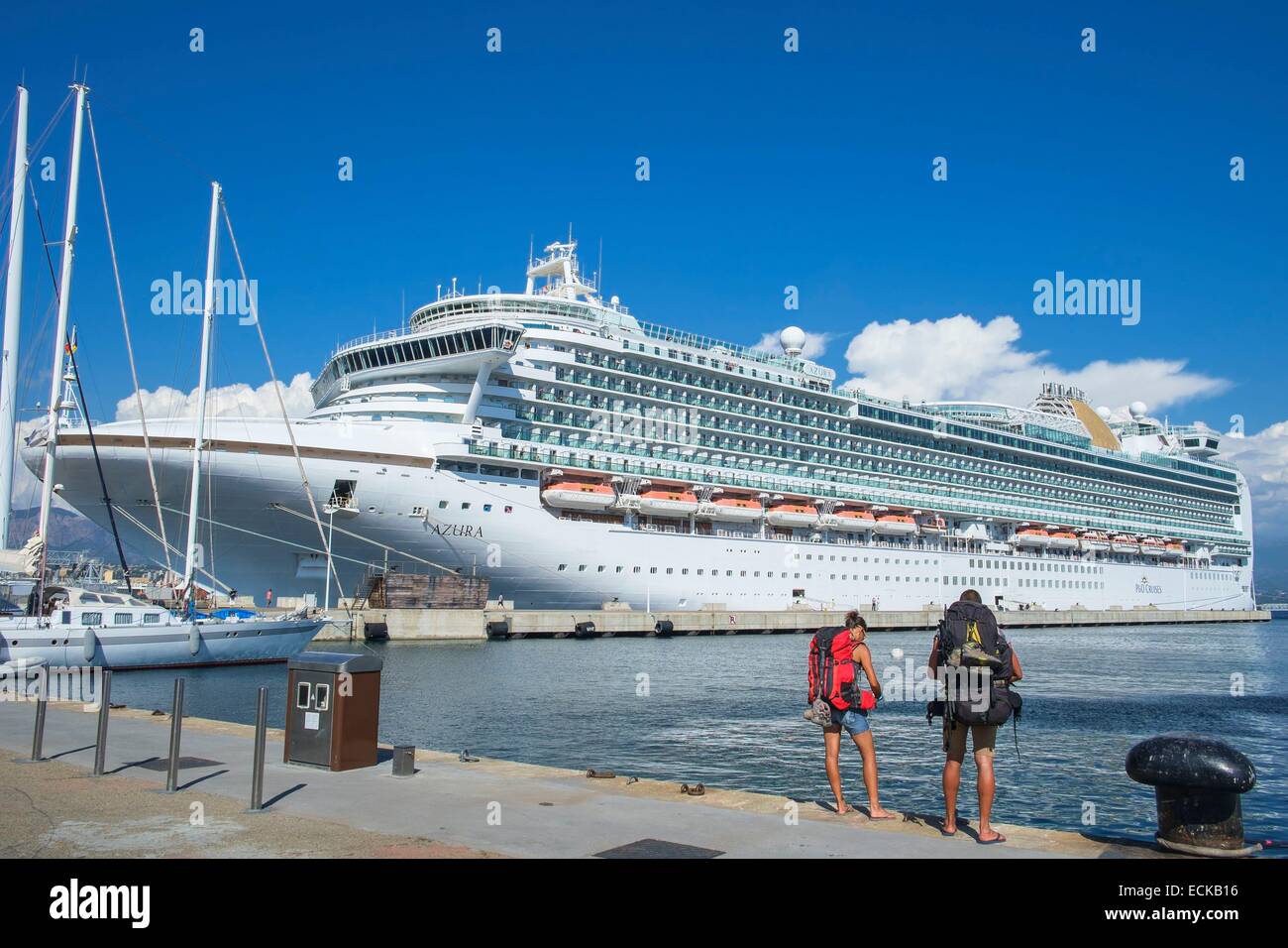 Frankreich, Corse-du-Sud, Ajaccio, Azura Kreuzfahrt gehört zu den größten des Unternehmens P & O Cruises Stockfoto