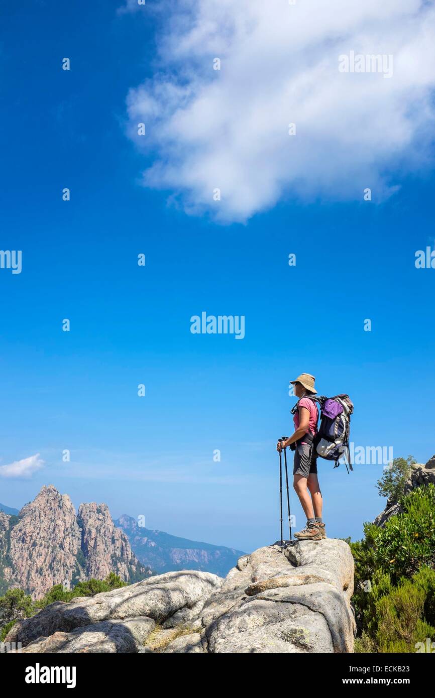 Frankreich, Corse du Sud, Wandern auf dem GR 20, zwischen Conca und ich Paliri Hütte, Bocca di Monte Bracciutu (Alt: 953m) Stockfoto