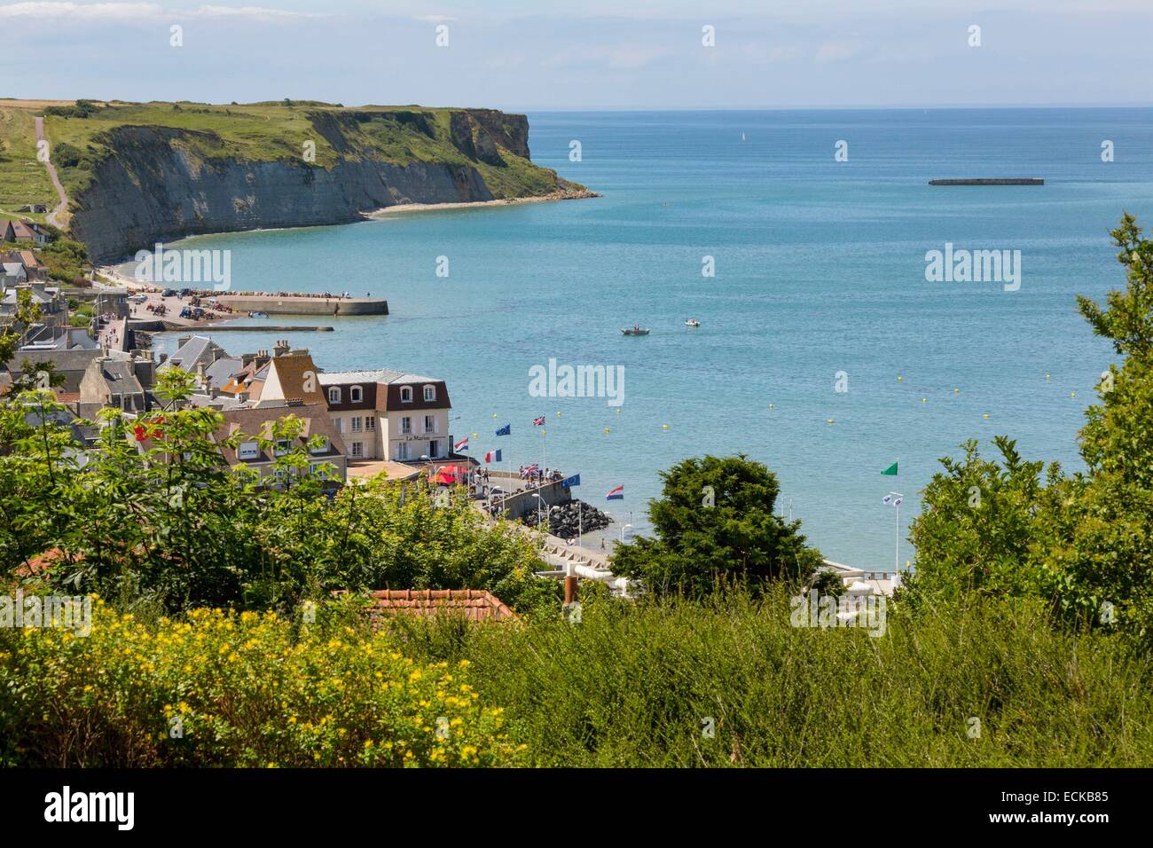 Frankreich, Calvados, Arromanches-Les-Bains, die Schaltung der Landungsstrände des zweiten Weltkriegs, die Reste des künstlichen Hafens Stockfoto