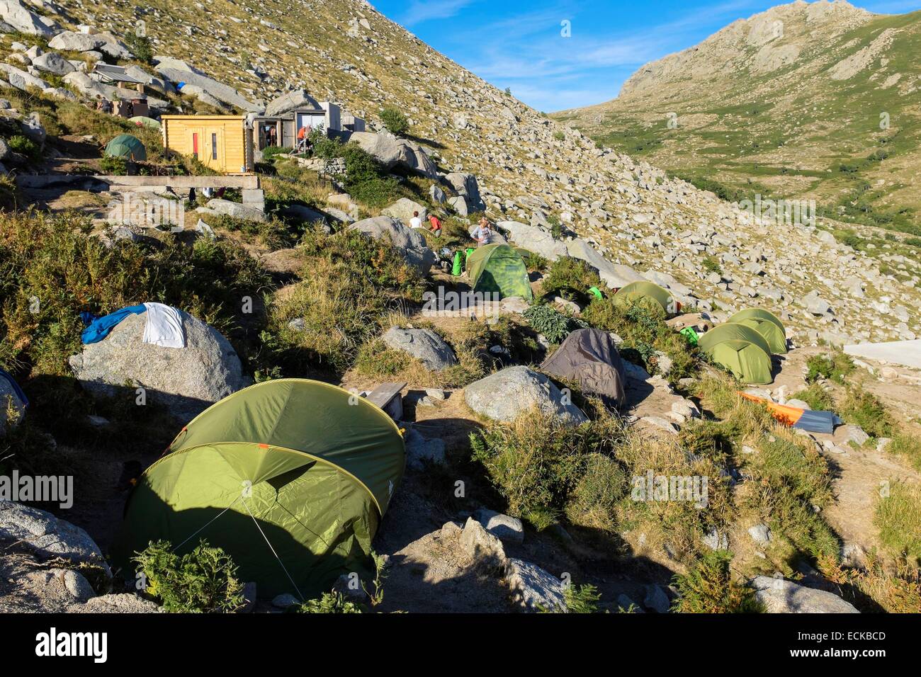 Frankreich, Corse du Sud, Wandern auf dem GR 20, zwischen ich Paliri Hütte und Asinao Zuflucht Campingplatz Asinao Zufluchtsort (Alt: 1530m) Stockfoto