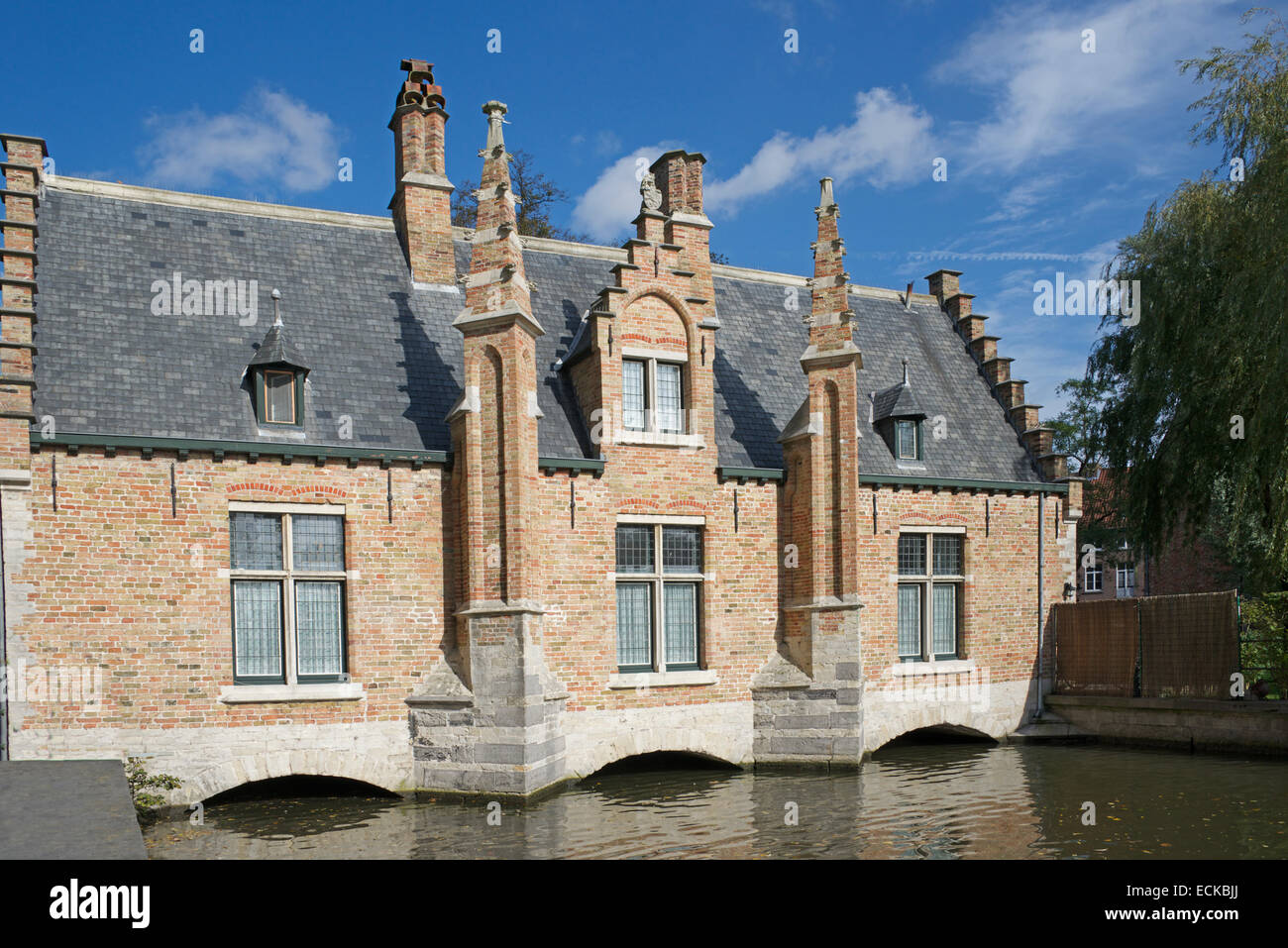 Haus Satteldach Schleusenwärter oder Schleuse Minnewater Brügge Belgien Stockfoto