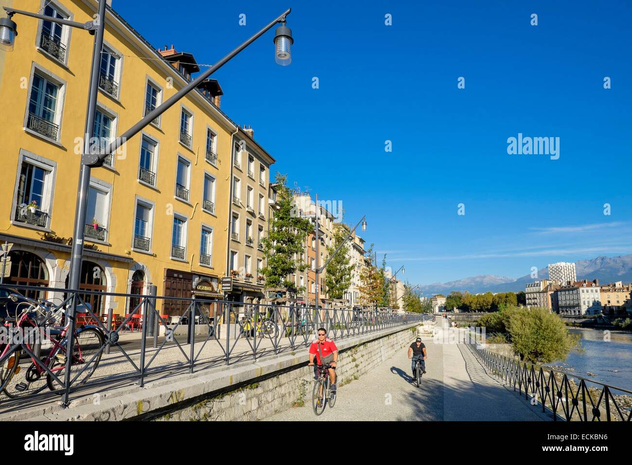 Frankreich, Saint Laurent, Grenoble, Isere Bezirk auf dem rechten Ufer der Isere Fluss renoviert wurde, um mehr Platz für Fußgänger und Radfahrer zu versorgen Stockfoto