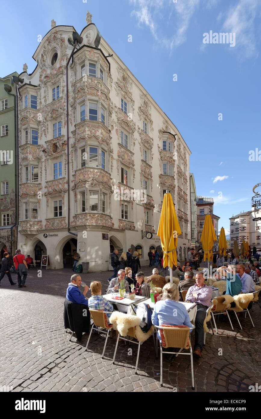 Österreich, Tirol, Innsbruck, Herzog-Friedrich-Straße in der Altstadt, die Fassade im barocken Stil von der H÷lblinghaus Stockfoto