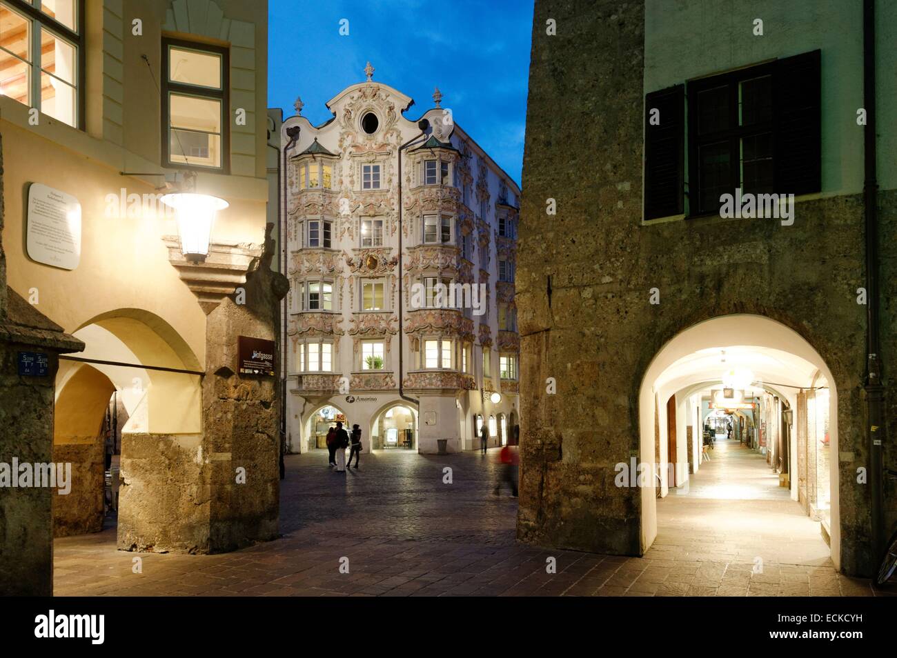 Österreich, Tirol, Innsbruck, Herzog-Friedrich-Straße in der Altstadt, die Fassade im barocken Stil von der H÷lblinghaus Stockfoto