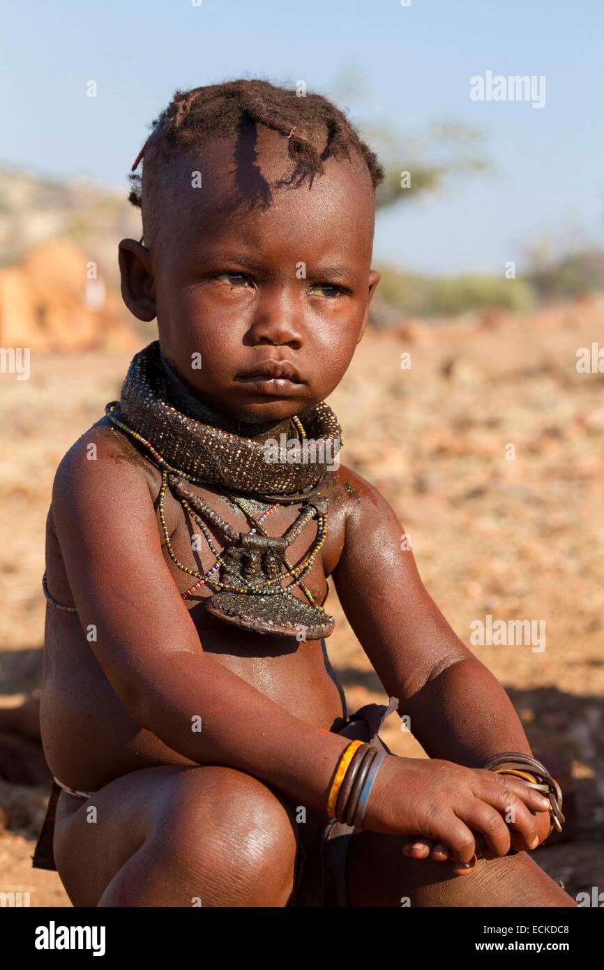 Namibia, Kunene Region, Kaokoland, Himba-Dorf in der Nähe von Epupa, Himba-Mädchen Stockfoto