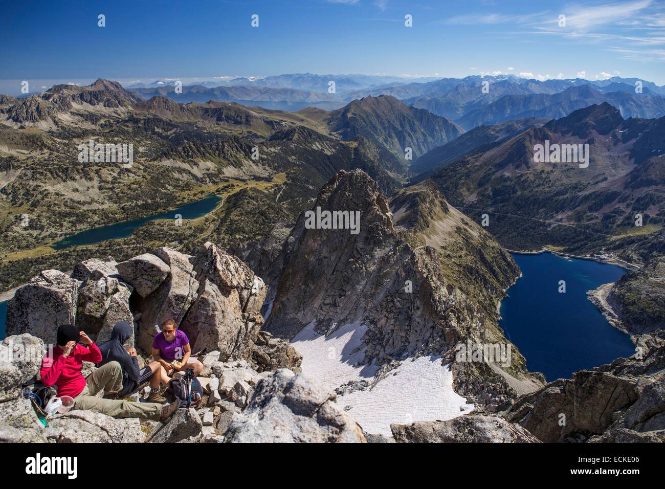 Frankreich, Hautes Pyrenäen, Neouvielle Naturschutzgebiet, Blick vom Gipfel des Neouvielle (3011m) Stockfoto