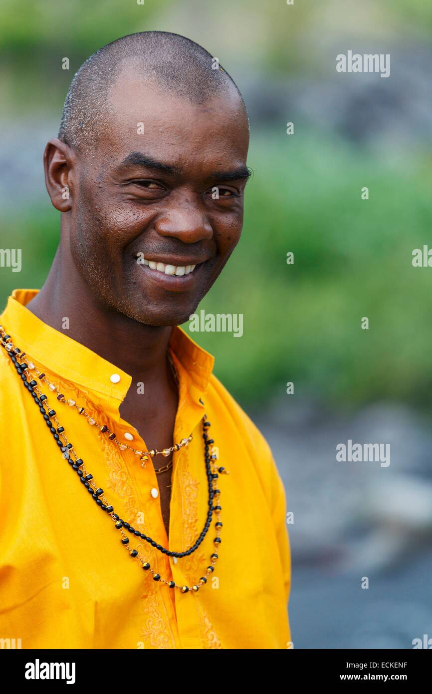 Frankreich, La Réunion (französische Übersee-Departement), Saint-Pierre, Bois Don, Saint Etienne Fluss, Kulturen und Traditionen, Porträt eines Mannes während einer Malbar Tamil im freien Zeremonie Stockfoto