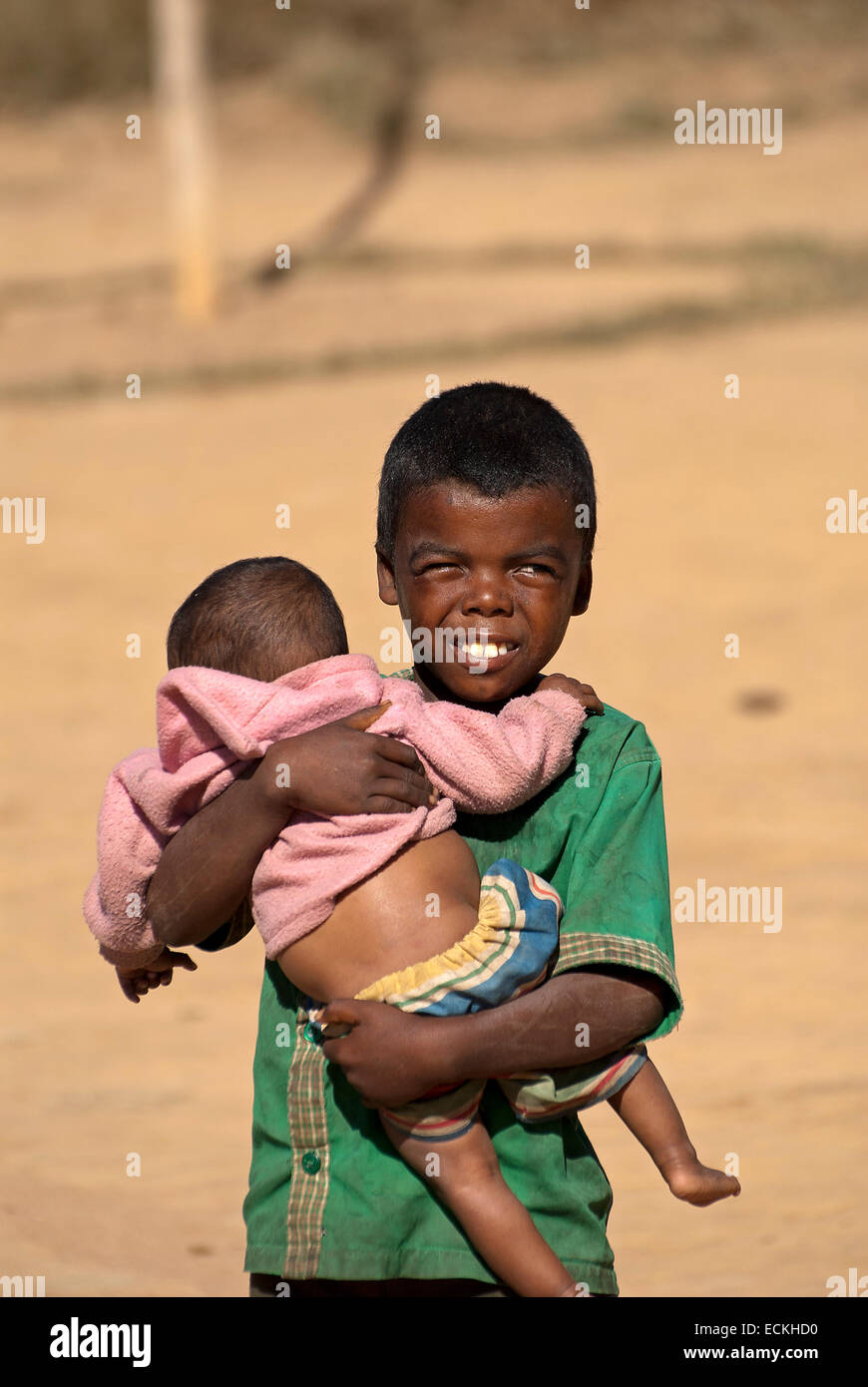 Einheimische Kinder in Zentralmadagaskar Stockfoto