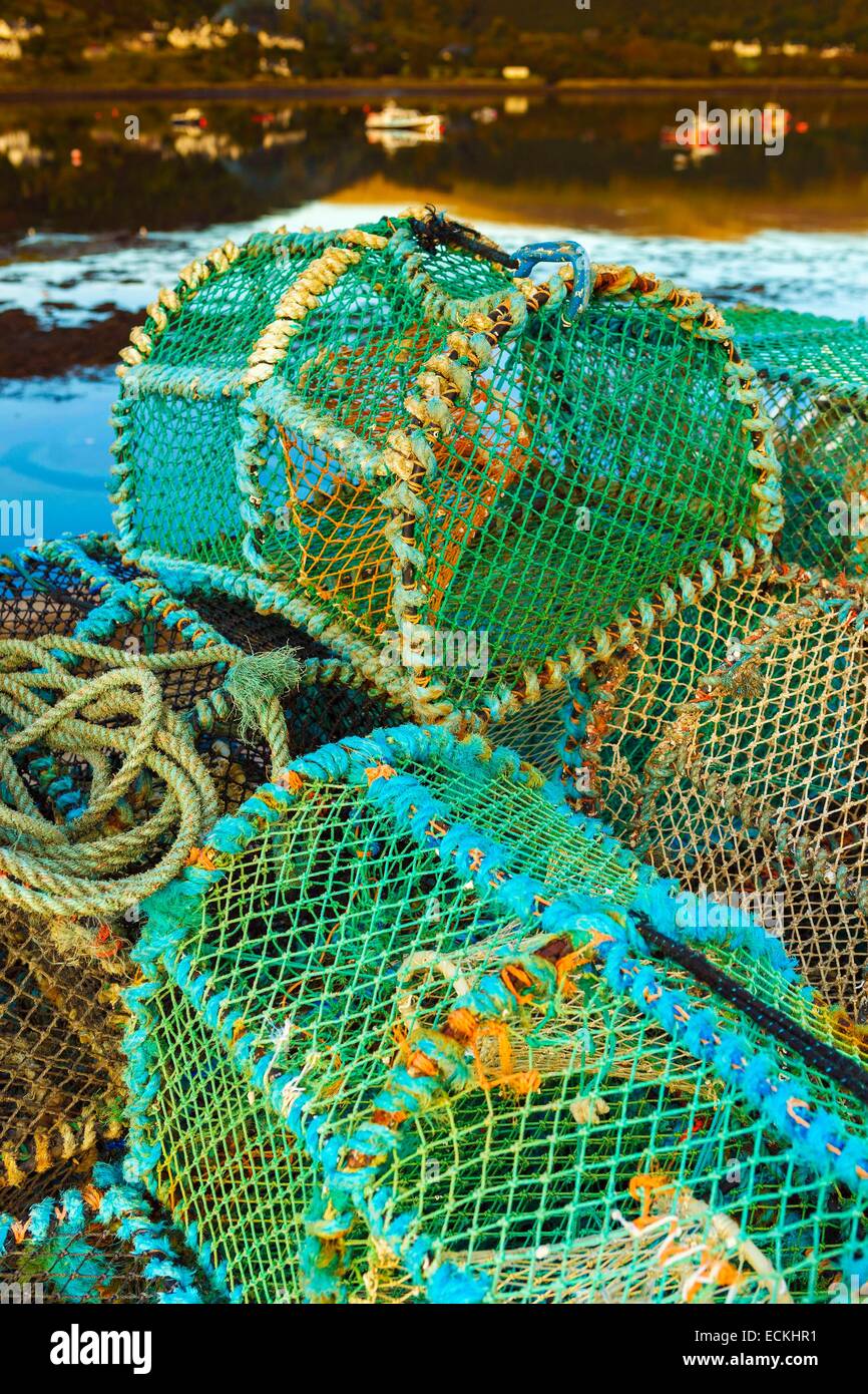 Großbritannien, Schottland, Isle Of Skye, Uig, Fischereihafen, Angelausrüstung gespeichert; Reusen Stockfoto