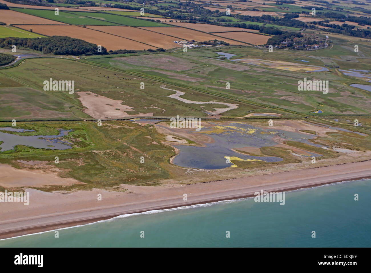 Luftaufnahmen von Cley-Next-the Sea Nature Reserve, einschließlich des neu erworbenen Papstes Marsh, Norfolk Wildlife Trust, Sommer, Norfolk UK Stockfoto