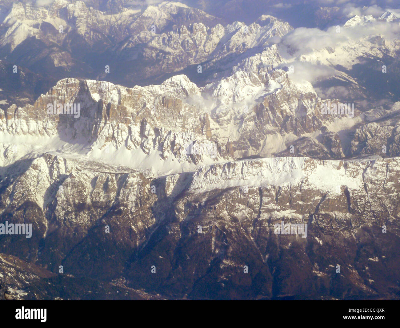 Europäische Alpen von oben. Stockfoto
