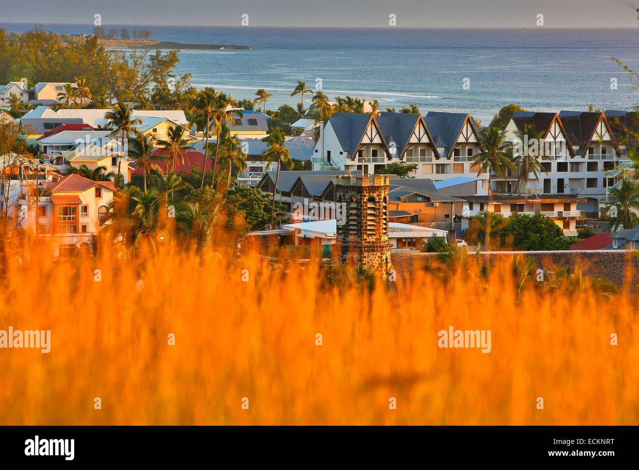 Frankreich, La Réunion (französische Übersee-Departement), St Leu, Blick auf St Leu und Südwest-Küste der Insel Stockfoto