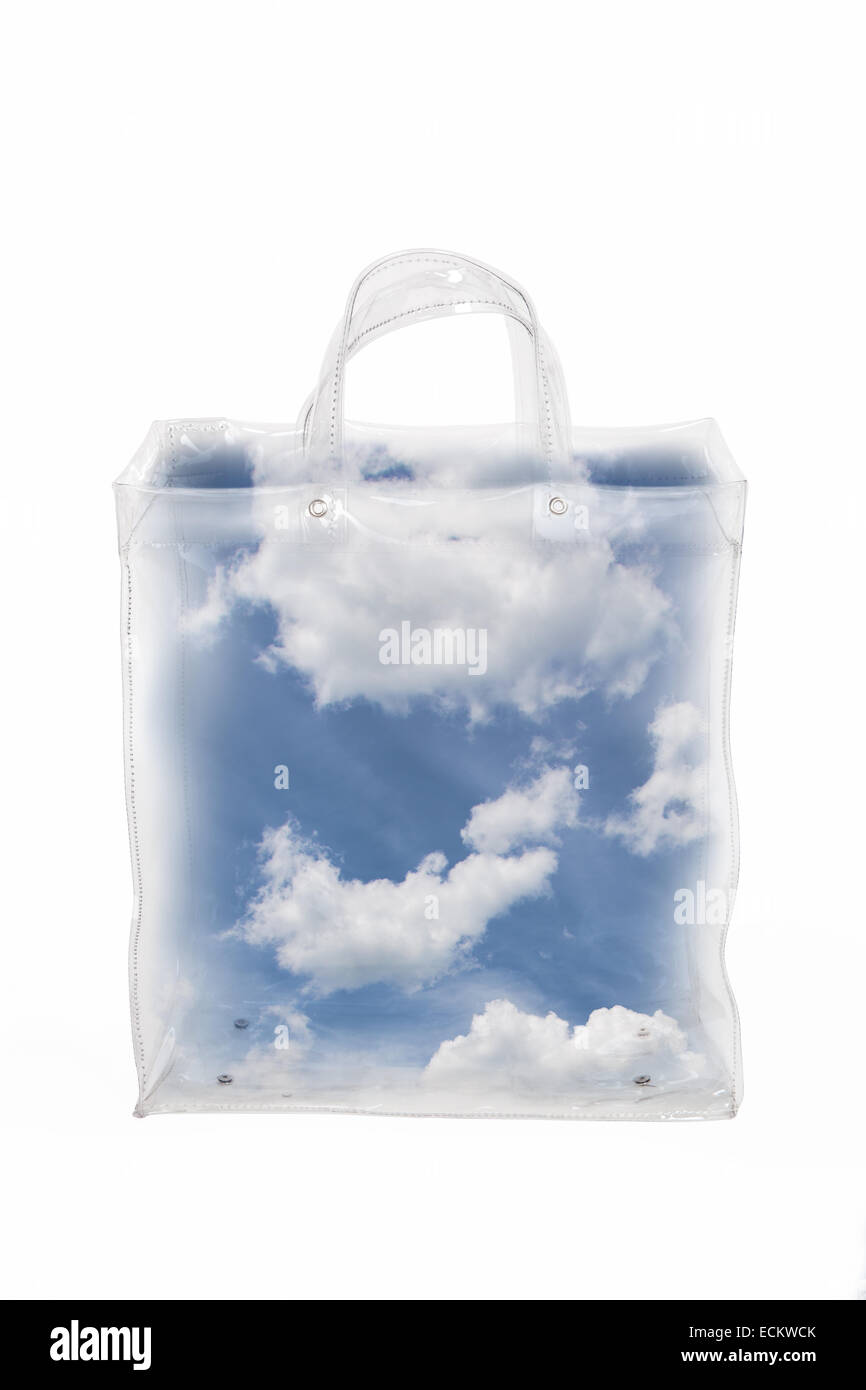 Blauer Himmel mit weißen Wolken in transparenten Beutel. Stockfoto