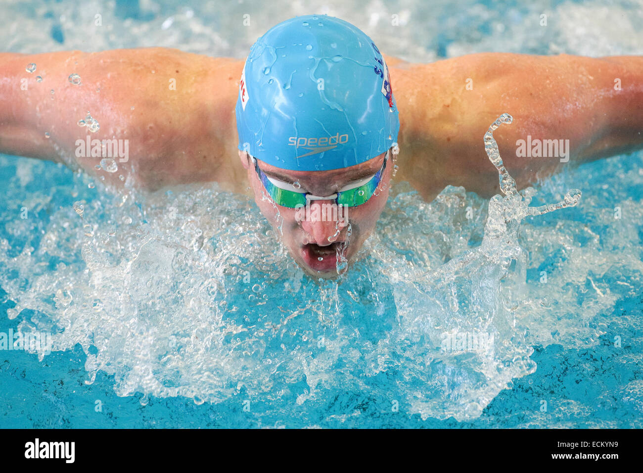 GRAZ, Österreich - 5. April 2014: Robert Zbogar (Slowenien) gewinnt die Männer 200 m Schmetterling Event in einem Hallenbad treffen. Stockfoto
