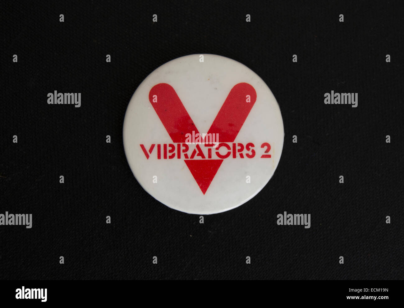 Revers-Abzeichen, die Förderung von v2, das 1978 zweite Album der britischen Punk-Band, die Vibratoren Stockfoto