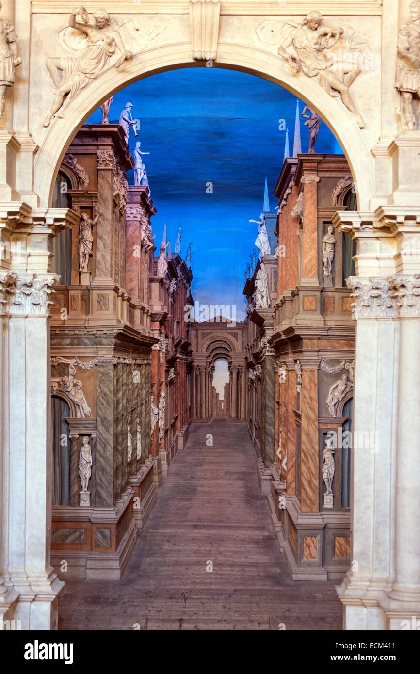Detail der Holz und Gips Bühnenbild, von Vincenzo Scamozzi, von der Porta Reggia der Scaenae frons Stockfoto