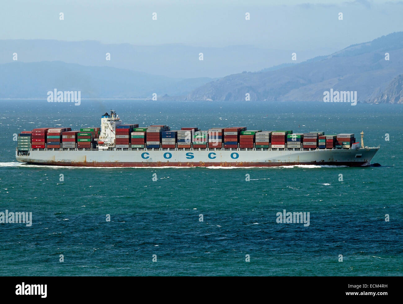 Container-Schiff segelt in die San Francisco Bay Stockfoto