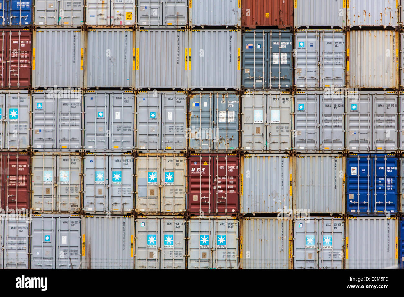 Seehafen, Hafen, Fracht, LKW mit Ladung warten an dem Frachtterminal in Zeebrugge Stockfoto