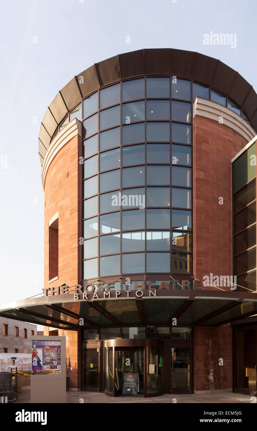 Eine Nahaufnahme von dem Haupteingang das Rose-Theater in der Innenstadt von Brampton, Ontario, Kanada. Stockfoto