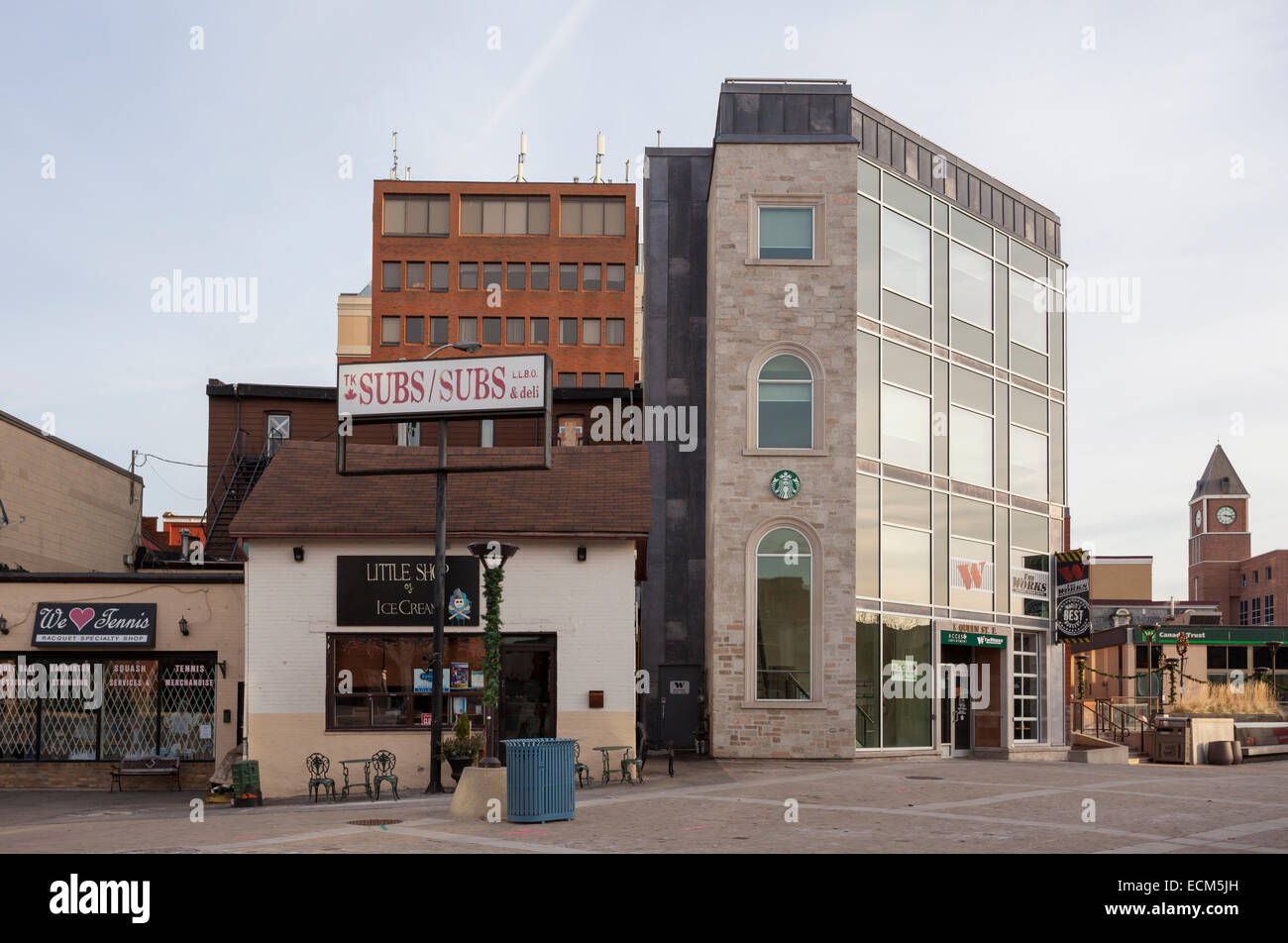 Eine Straßenszene in der Innenstadt von Brampton, Ontario, Kanada. Stockfoto