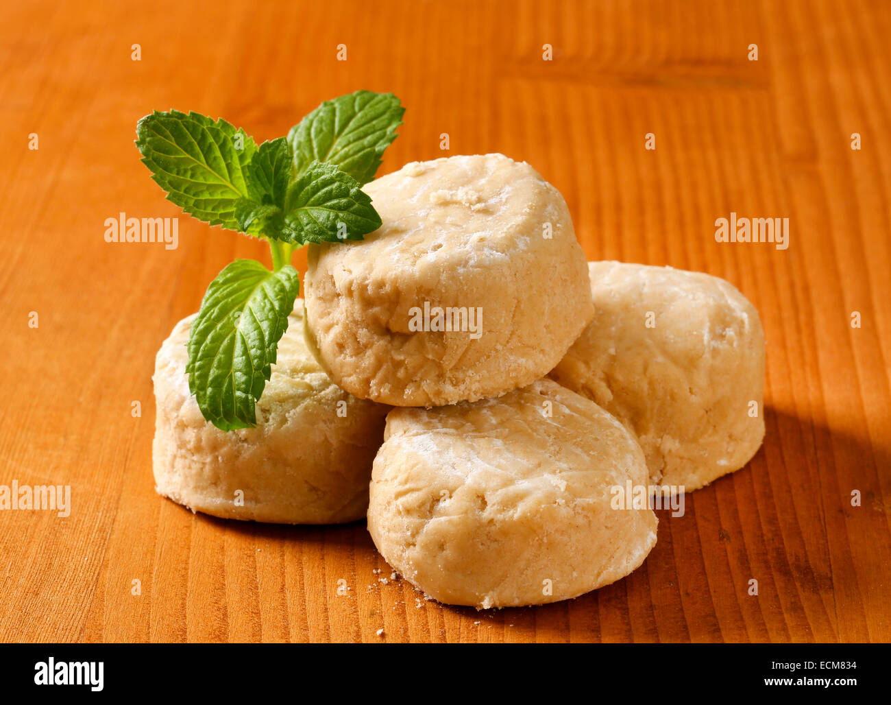 Polvorones sind ein gemeinsames Weihnachten Dessert in Spanien oder Hochzeitstorten in Mexiko Stockfoto