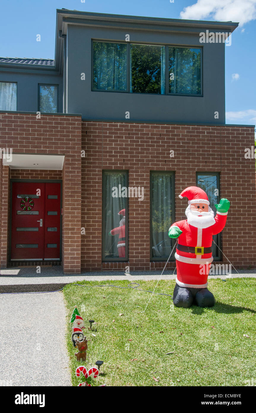 Weihnachten in den Antipoden ein aufblasbarer Weihnachtsmann in einem