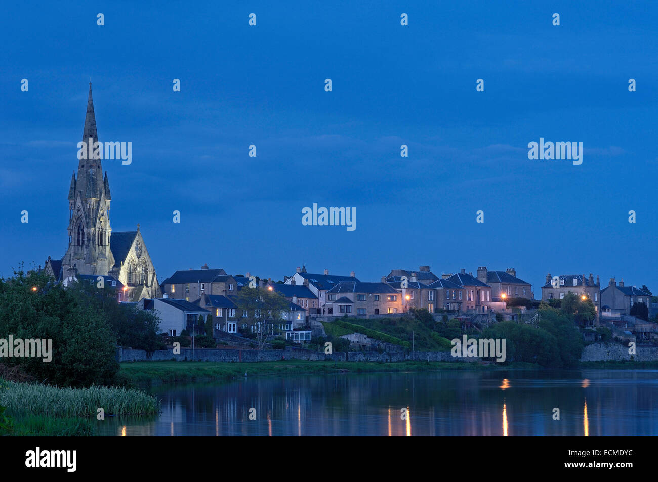 Kelso Dorf und Tweed River bei Dämmerung, Scottish Borders, Schottland, Vereinigtes Königreich, Europa Stockfoto