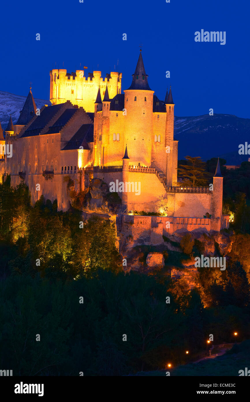 Alcazar in der Abenddämmerung, Segovia, Region Kastilien und León, Spanien Stockfoto