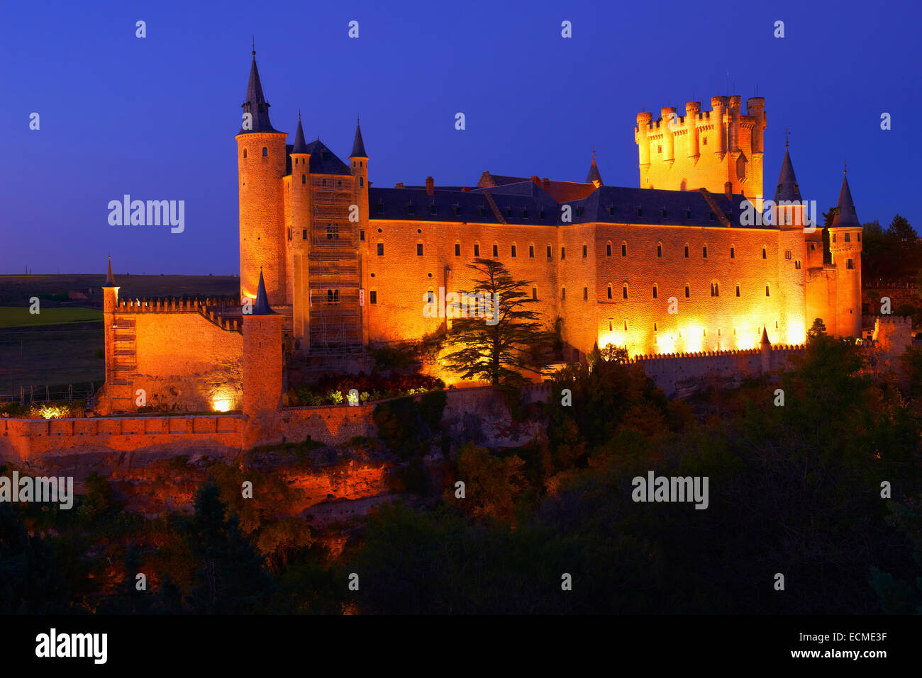 Alcazar in der Abenddämmerung, Segovia, Region Kastilien und León, Spanien Stockfoto
