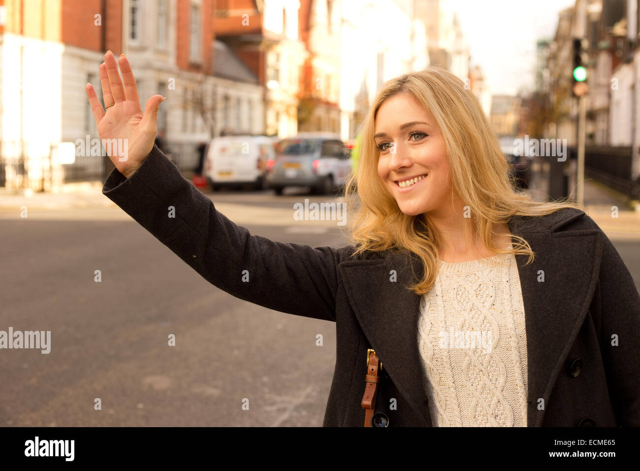 junge Frau ein Taxi. Stockfoto