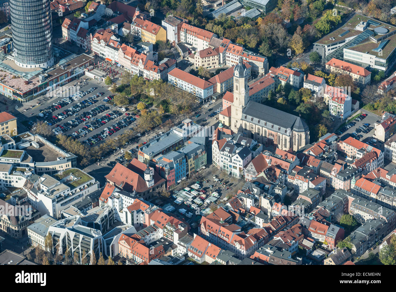 Stadtzentrum mit Marktplatz und Kirche von St. Michael, Jena, Thüringen, Deutschland Stockfoto