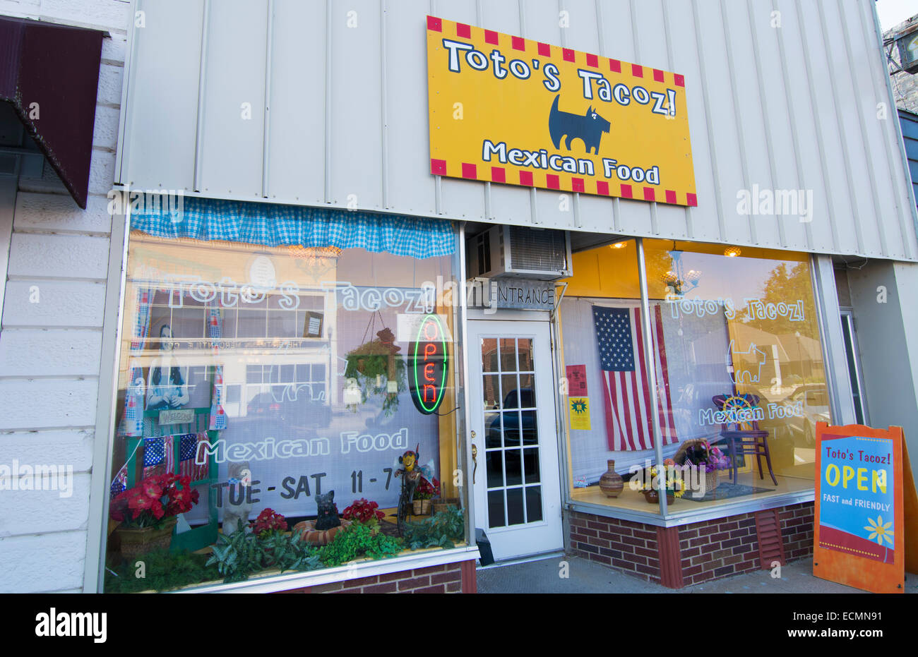 Wamego Kansas von The Wizard of Oz, nach Hause zu Kansas Restaurant namens Toto Tacoz Mexican Restaurant Stockfoto