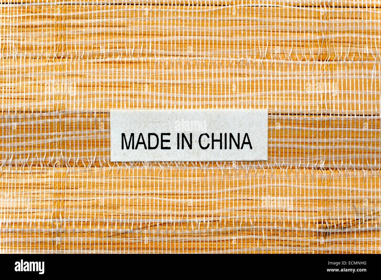 Made in China-Produkt-Etikett auf der Rückseite einige Bambus-Tischsets Stockfoto
