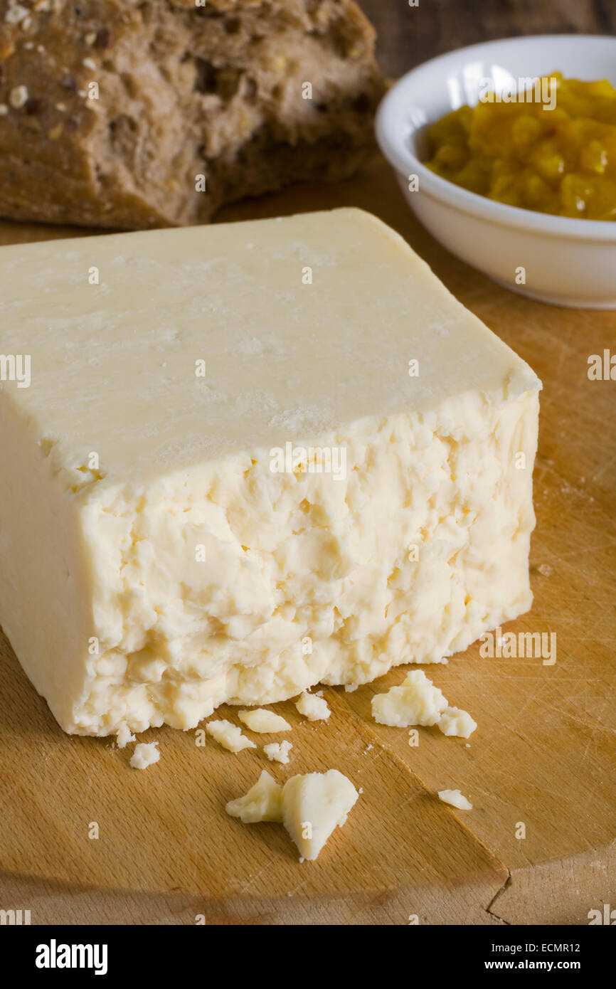 Cheshire eine traditionelle dicht und krümelig weißen britischen Käse Stockfoto
