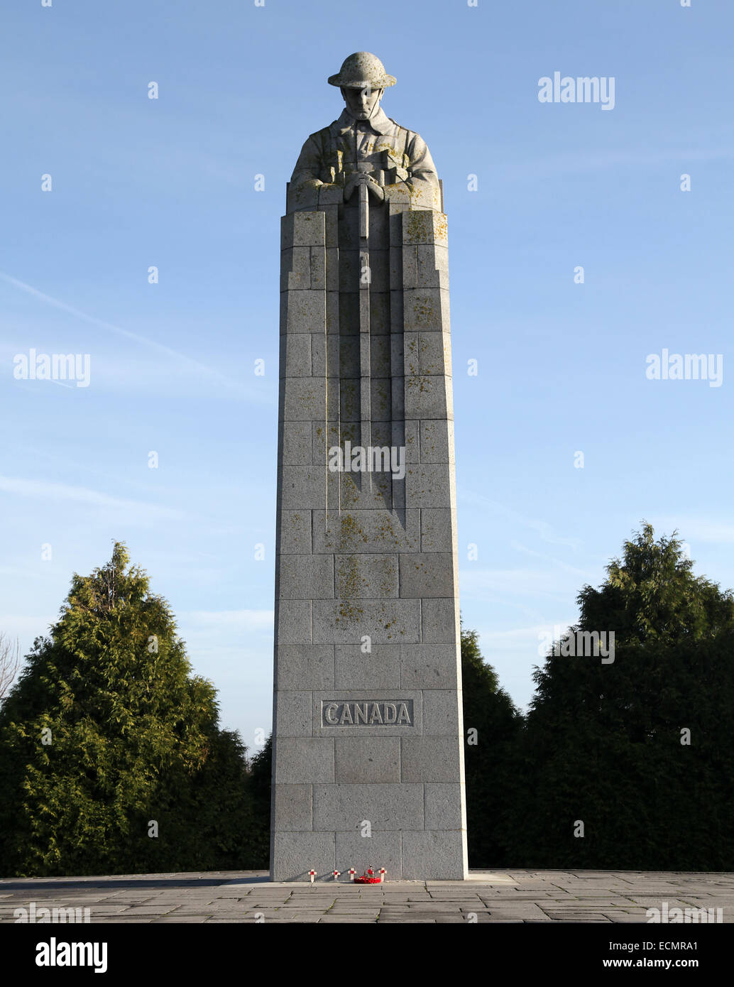 Das Grübeln Soldat das St. Julien Memorial ein kanadischer Kriegerdenkmal im Dorf von Saint-Julien Langemark Belgien. Stockfoto