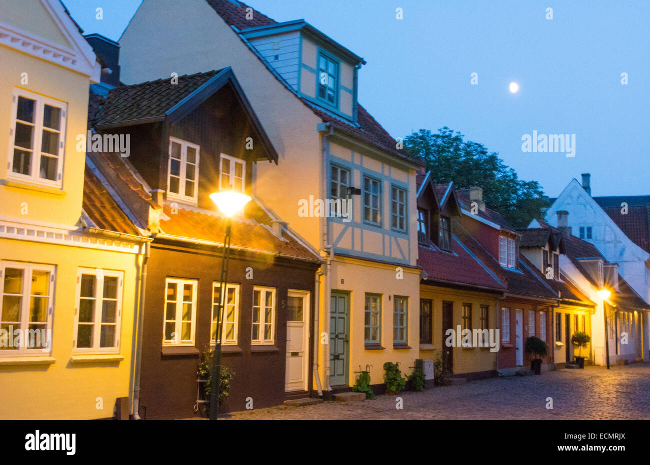 Odense Dänemark schöne alte Reihe Häuser mit Kopfsteinpflaster in Hans Christian Andersen Geburtsort nach Hause Stockfoto