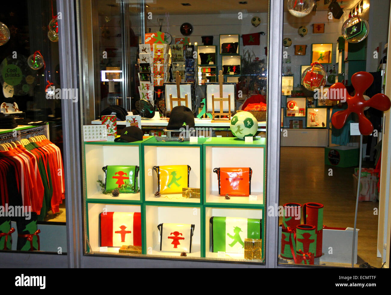Schaufenster der Ampelmann (symbolische Person auf Ampel angezeigt) Store in Berlin, Deutschland Stockfoto