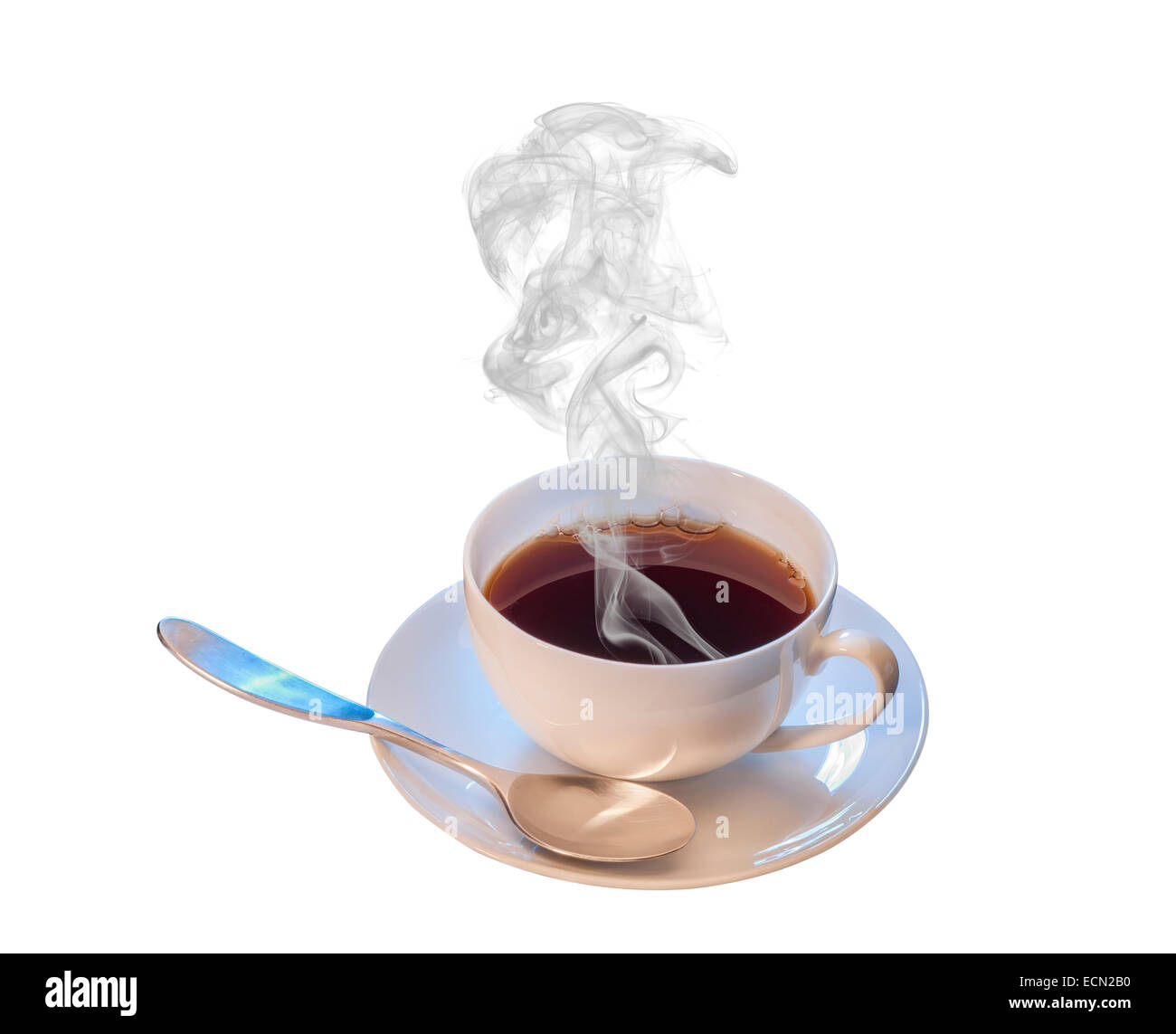 Heiße Tasse Kaffee mit Löffel auf weißem Hintergrund Stockfoto