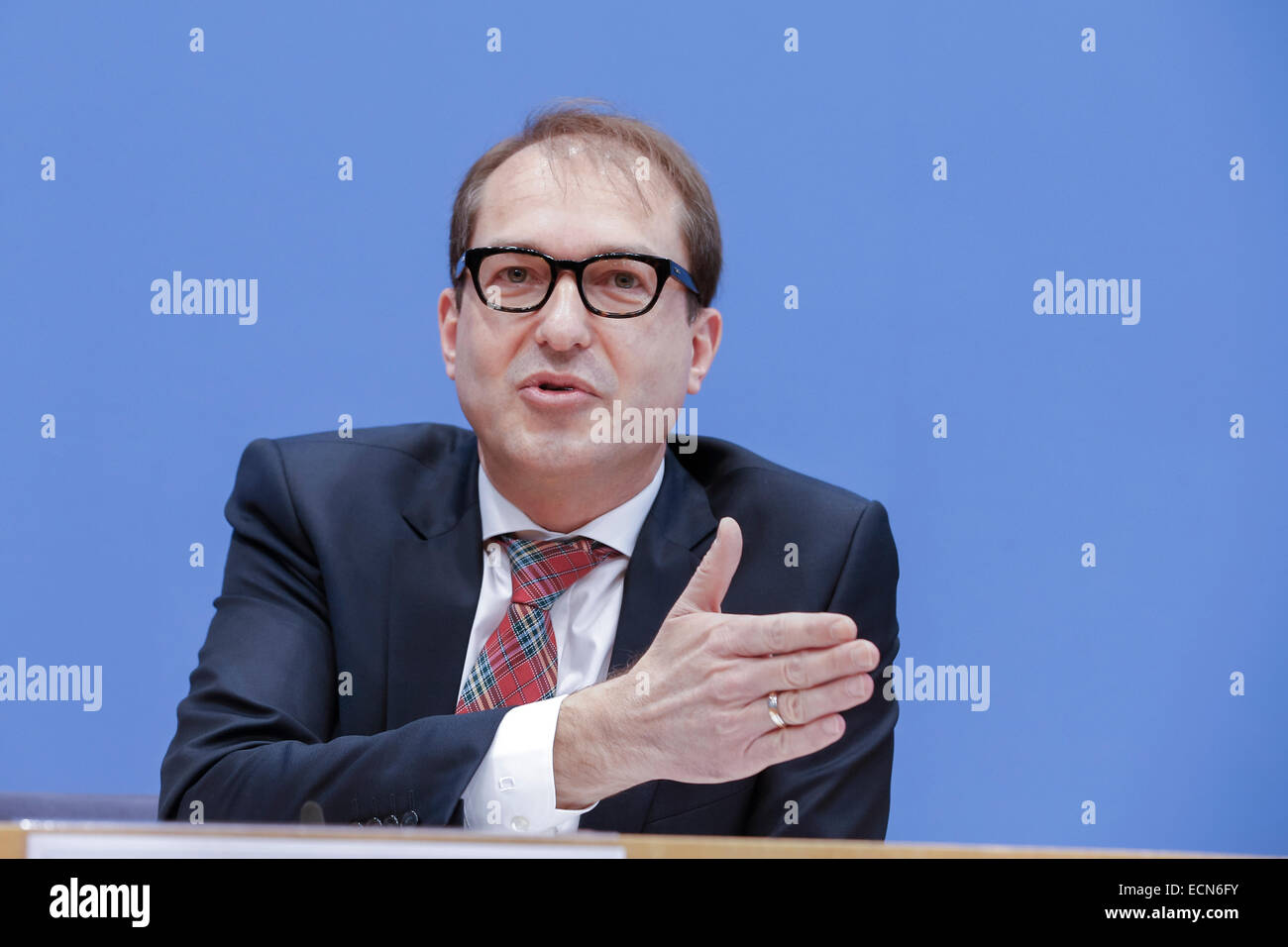 Alexander Dobrindt (CSU), Minister für Verkehr und digitale Infrastruktur, zum Thema "Konzeption der Rechnung bis zur Auslieferung der Infrastruktur (Verkehr-Gebühr) bei Pressekonferenz im Haus der Bundespressekonferenz in Berlin, Deutschland am 17. Dezember 2014 realisiert. / Foto: Alexander Dobrindt (CSU), Minister für Verkehr und digitale Infrastruktur. Stockfoto