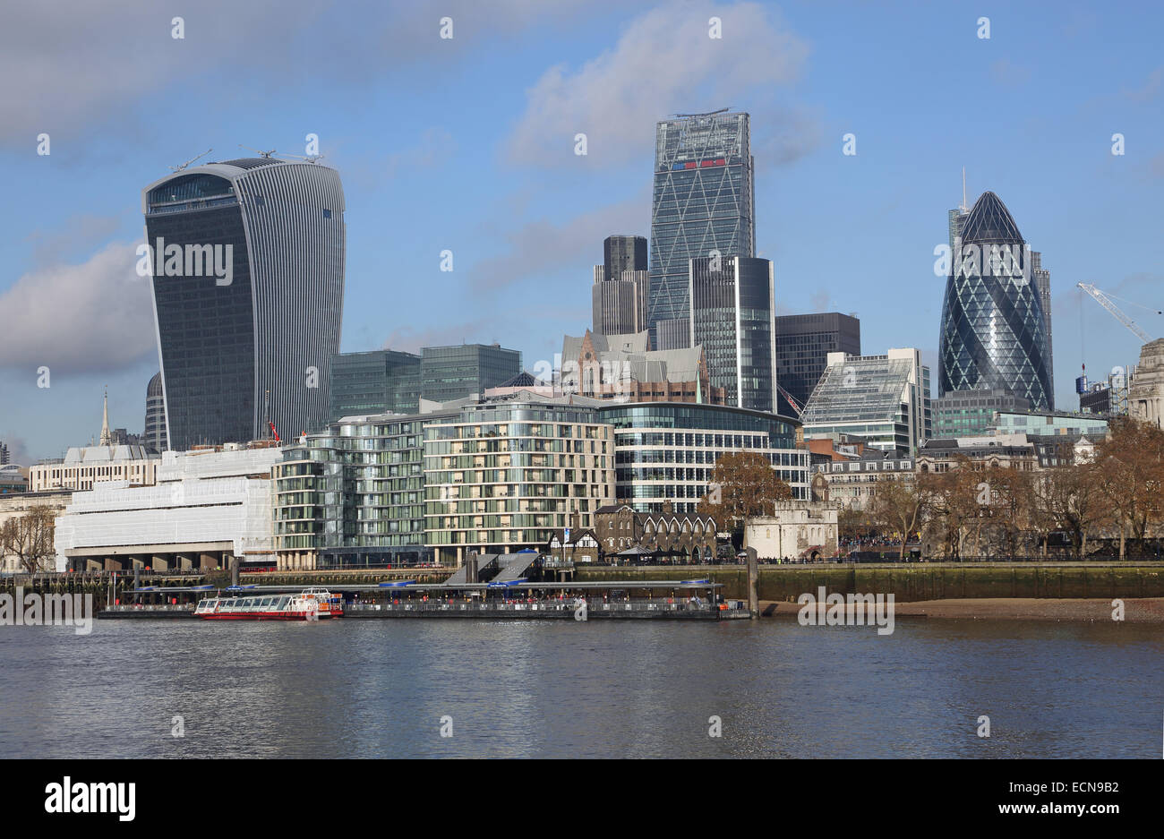 Skyline von London Dezember 2014 zeigt das "Walkie Talkie", die "Käsereibe" und der "Gherkin" Stockfoto