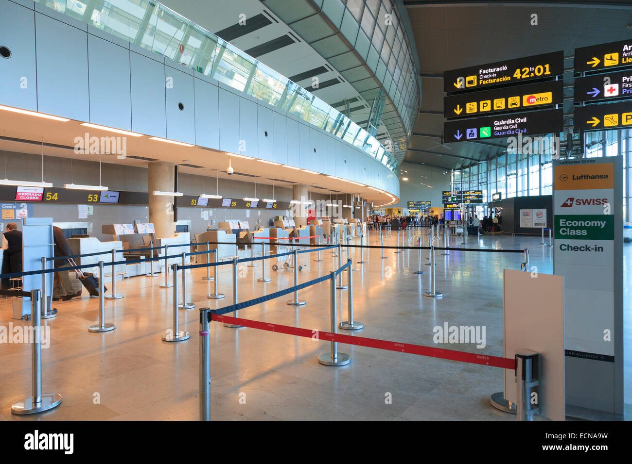 Leere Check-in-Bereich am Flughafen Valencia Stockfoto