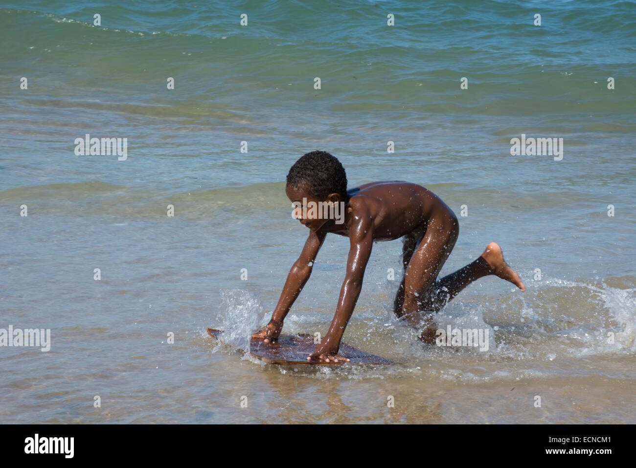 Melanesien Papua Neu Guinea Dorf Von Vanimo Jungen Spielen Im Wasser