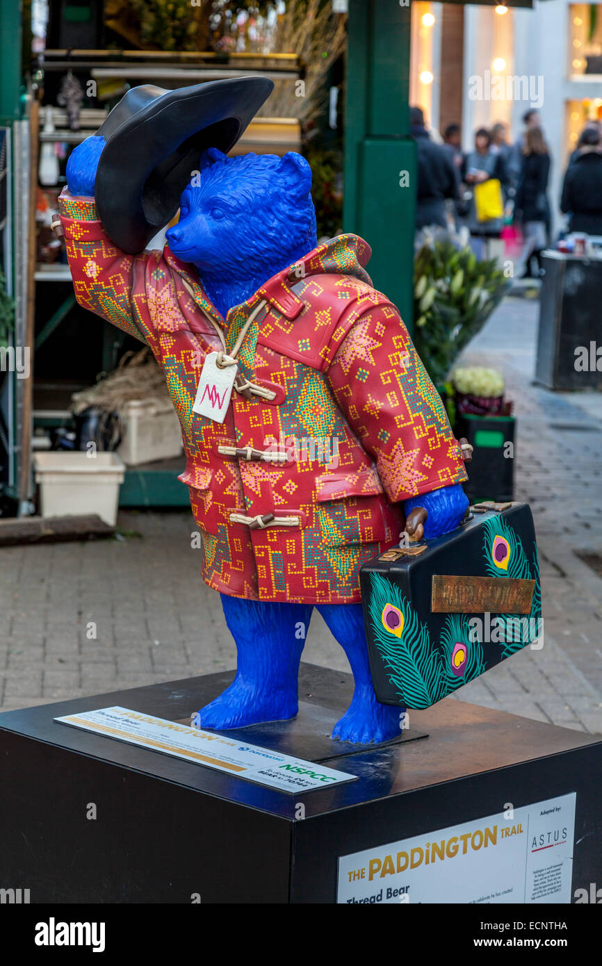 Statue von Paddington Bär im neuen Bond Street, London, England Stockfoto