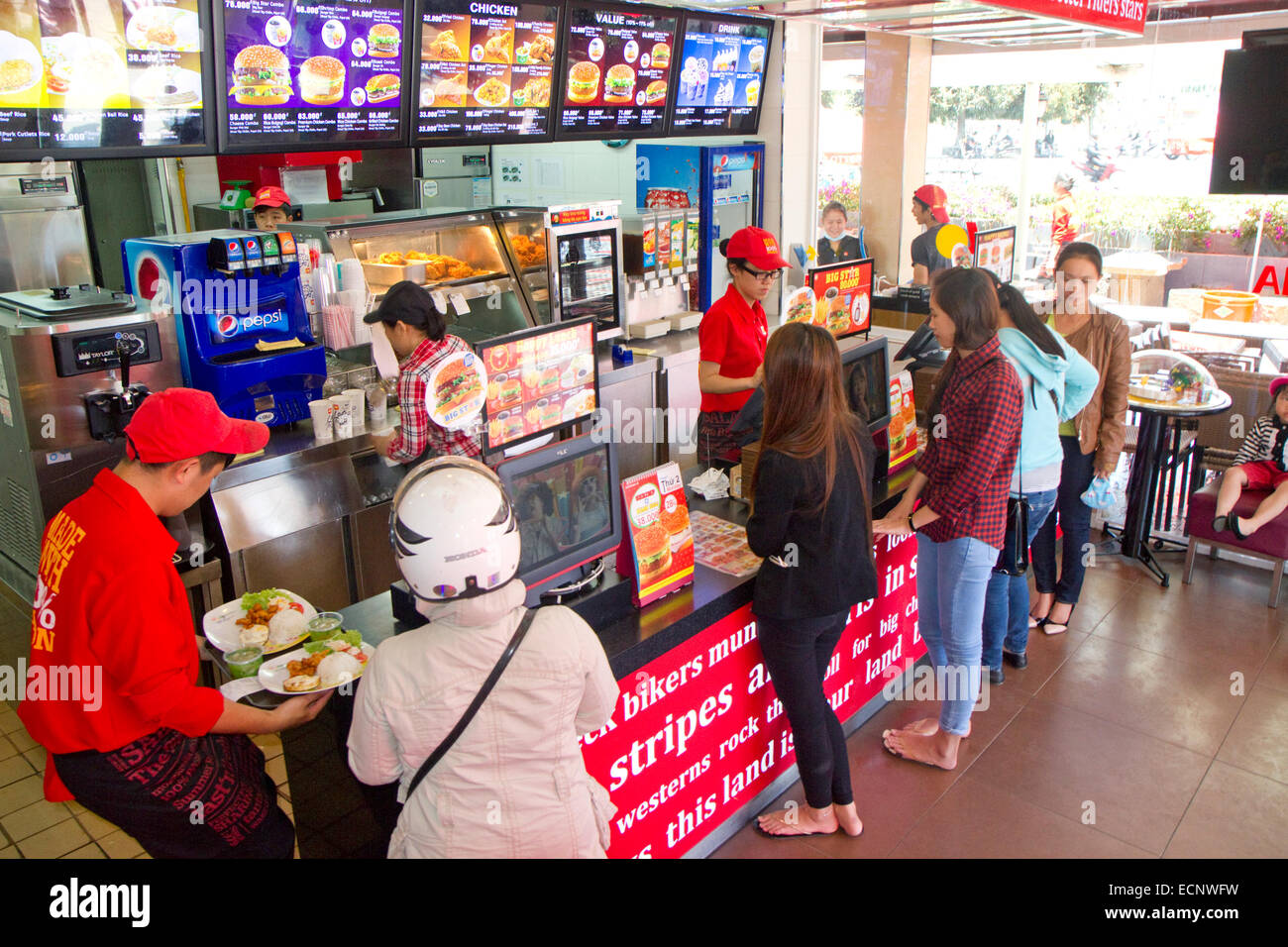 Innenraum eines Lotteria Fast-Food Restaurants in Da Lat, Vietnam. Stockfoto