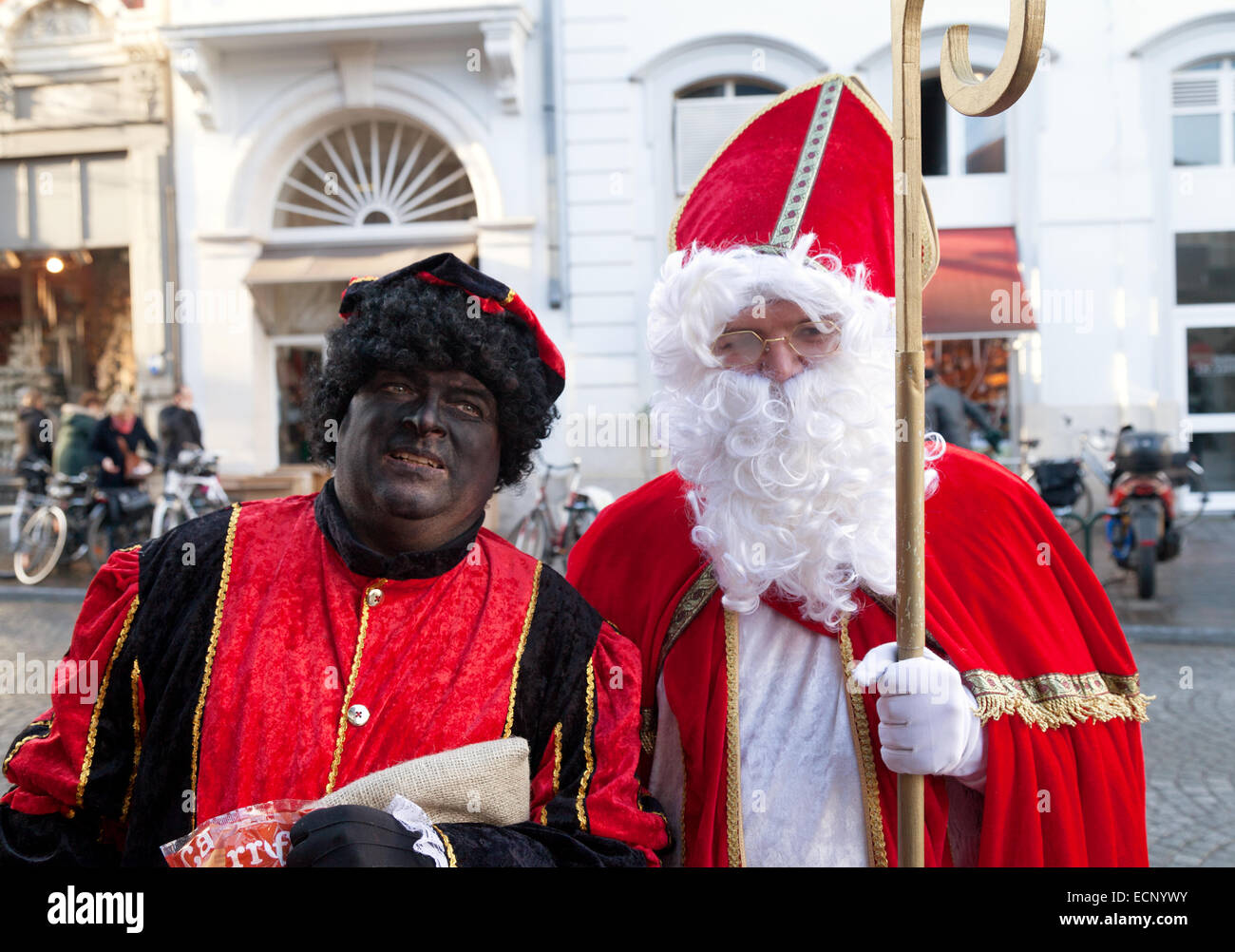 Black Pete und St. Nikolaus, zwei traditionelle Weihnachten Zeichen aus den Niederlanden, in 