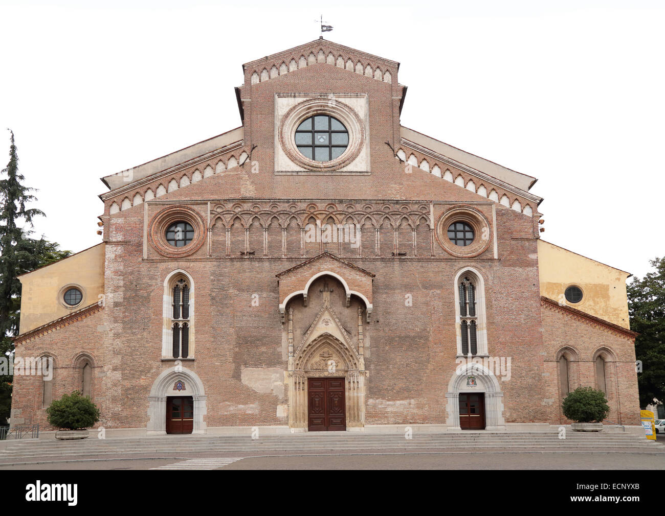 Frontalansicht des römischen katholischen Kathedrale Santa Maria Maggiore von Udine, Italien Stockfoto
